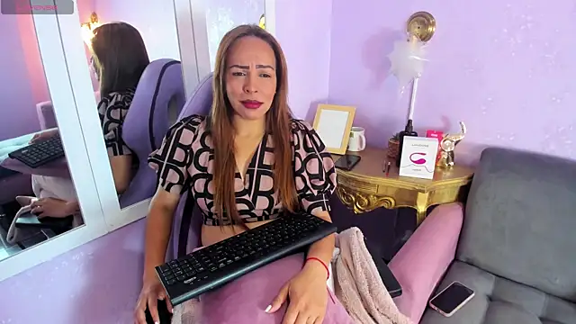 Helenn Moore online show from 19, 6, 2026