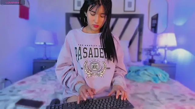 Violettaa Stone online show from 21, 3, 2026