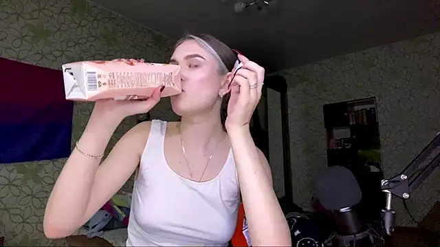 Alyssa Thornwod online show from 23, 3, 2026