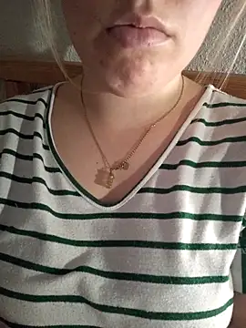 Snapshot of kitsuneniki chatting on 13, 3, 2026 kitsuneniki online show from 13, 3, 2026