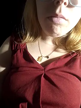 Snapshot of kitsuneniki chatting on 18, 3, 2026 kitsuneniki online show from 18, 3, 2026