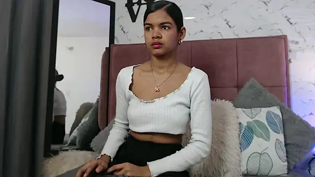 Daniela Lunax online show from 13, 5, 2026