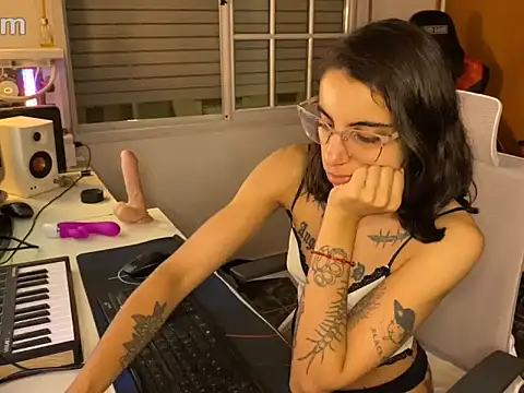 Poison Ivy 29 online show from 21, 3, 2026