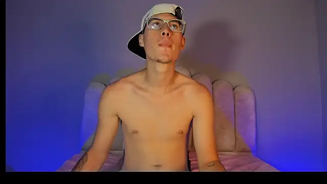 latinlove2005 online show from 15, 4, 2026