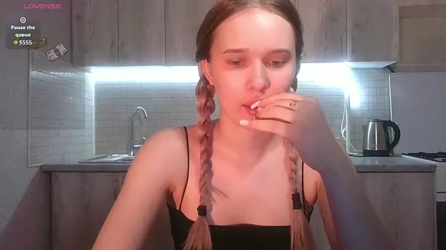 Snapshot of Alice_Pleasance chatting on 11, 6, 2026 Alice Pleasance online show from 11, 6, 2026