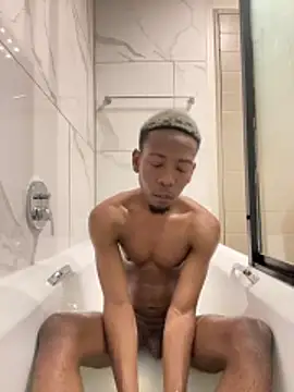 Snapshot of RoyaltyRox chatting on 2, 4, 2026 RoyaltyRox online show from 2, 4, 2026