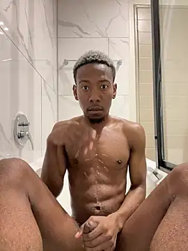 Snapshot of RoyaltyRox chatting on 4, 4, 2026 RoyaltyRox online show from 4, 4, 2026