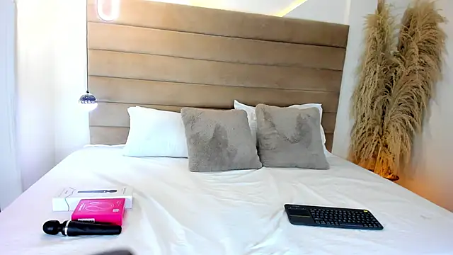 MiaCamille  online show from 16, 3, 2026