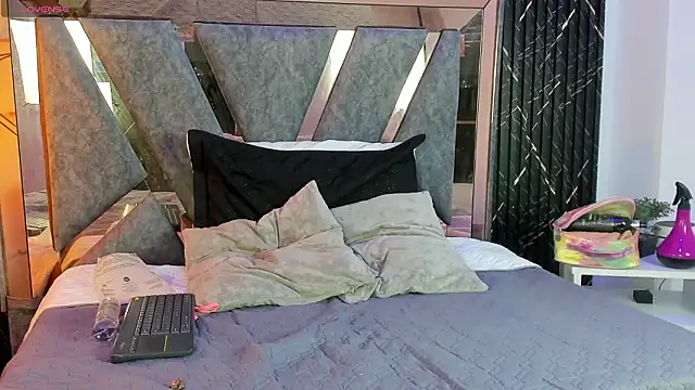 Hanna jonnes  online show from 25, 3, 2026