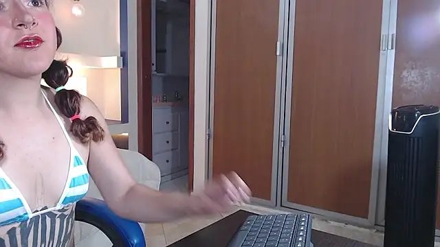 justkarlitaa online show from 18, 3, 2026