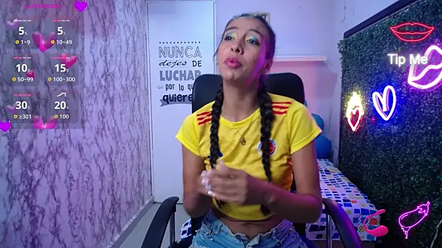 Snapshot of sandra_petite19 chatting on 4, 7, 2026 sandra petite19 online show from 4, 7, 2026