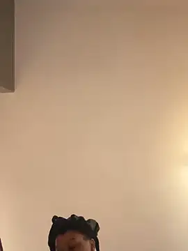 Snapshot of Halligirl chatting on 16, 3, 2026 Halligirl online show from 16, 3, 2026