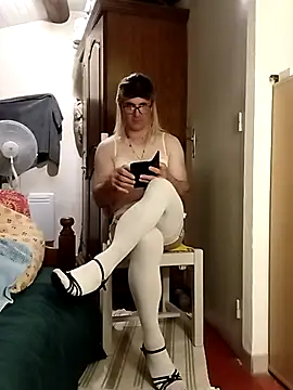 Snapshot of stephie83 chatting on 18, 4, 2026 stephie83 online show from 18, 4, 2026