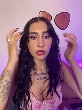 Zeyra pink online show from 23, 3, 2026