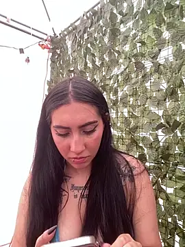 Zeyra pink online show from 24, 3, 2026