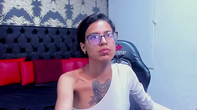 Emily Lopera online show from 1, 5, 2026