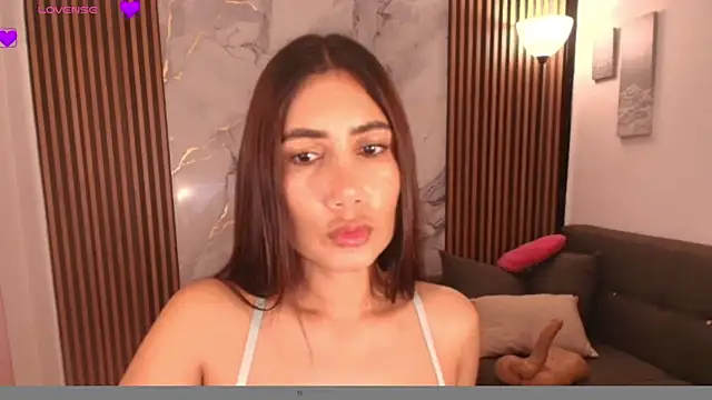Snapshot of LucyBecker chatting on 1, 4, 2026 LucyBecker online show from 1, 4, 2026