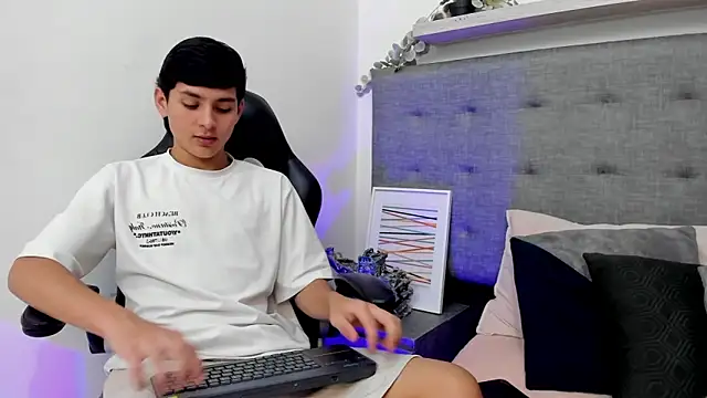 Andrew restrepoo online show from 19, 3, 2026