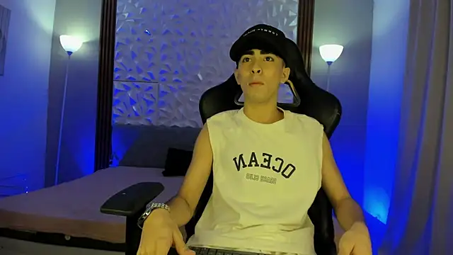 Michaell twinkk  online show from 17, 3, 2026