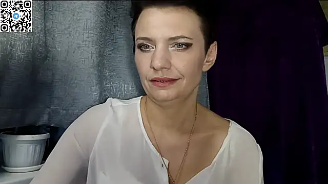 HotMamaQueen234 online show from 11, 5, 2026