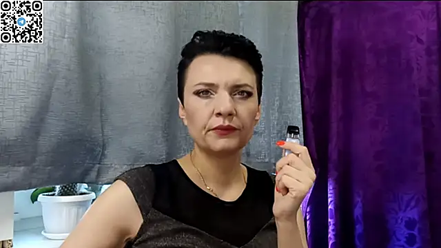 HotMamaQueen234 online show from 12, 5, 2026