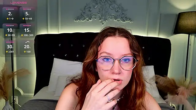Snapshot of AmelieViolet chatting on 2, 7, 2026 AmelieViolet online show from 2, 7, 2026