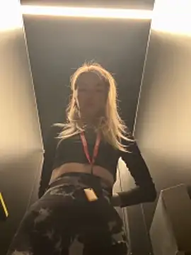 Snapshot of Lady_Mia69 chatting on 21, 3, 2026 Lady Mia69 online show from 21, 3, 2026