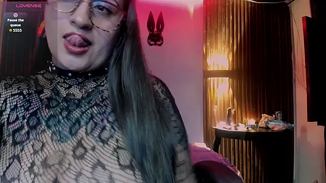 Snapshot of Violett_8 chatting on 6, 6, 2026 Violett 8 online show from 6, 6, 2026