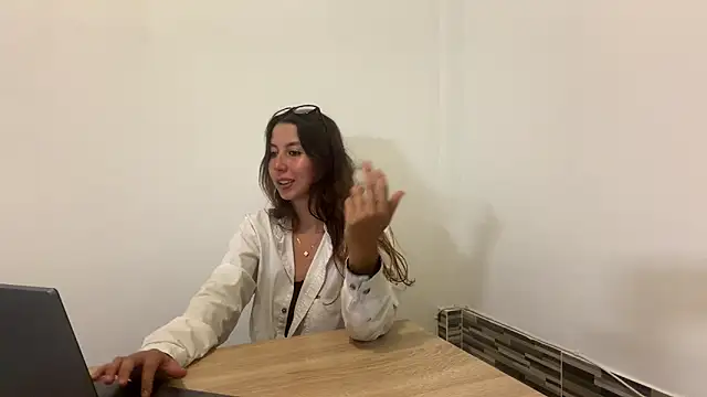 Julieta Jol online show from 2, 6, 2026