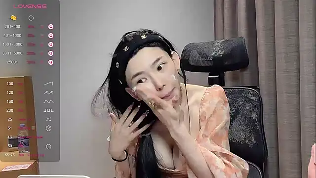 Snapshot of kiki-12 chatting on 18, 4, 2026 kiki-12 online show from 18, 4, 2026