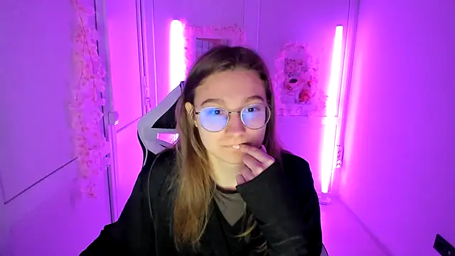 Mia kristal online show from 17, 5, 2026