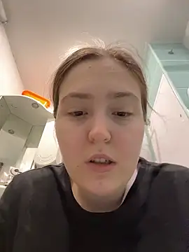 Snapshot of charmingggirl chatting on 7, 4, 2026 charmingggirl online show from 7, 4, 2026