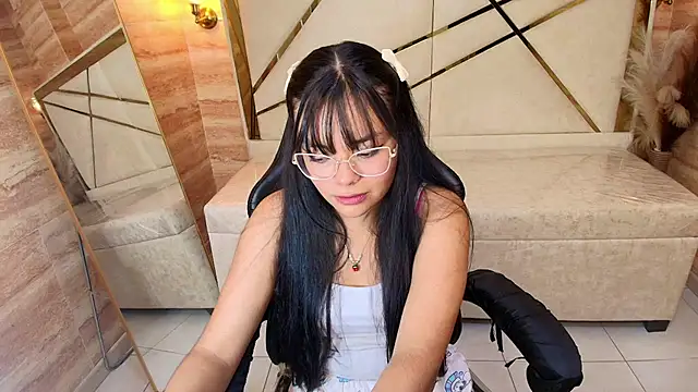 Aisha Leenss r online show from 19, 3, 2026