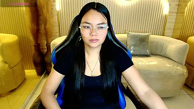 Aisha Leenss r online show from 22, 3, 2026