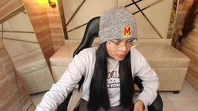 Aisha Leenss r online show from 24, 3, 2026