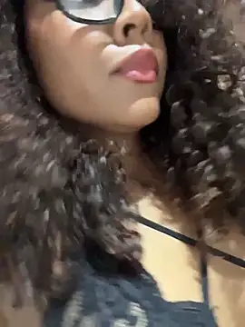 Snapshot of CurlyOopsieXXX chatting on 15, 5, 2026 CurlyOopsieXXX online show from 15, 5, 2026