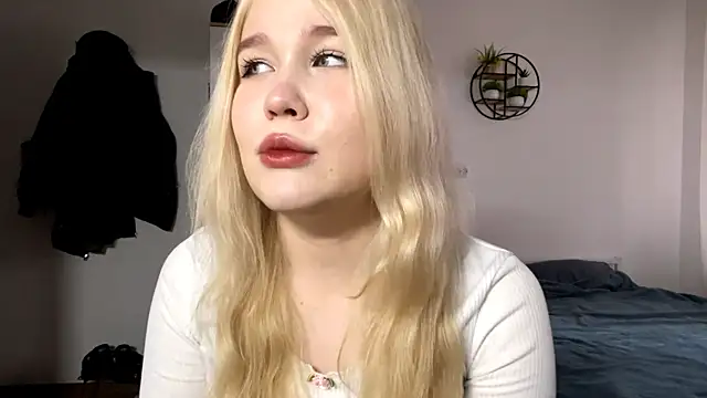 FreyaLoveLove online show from 24, 3, 2026