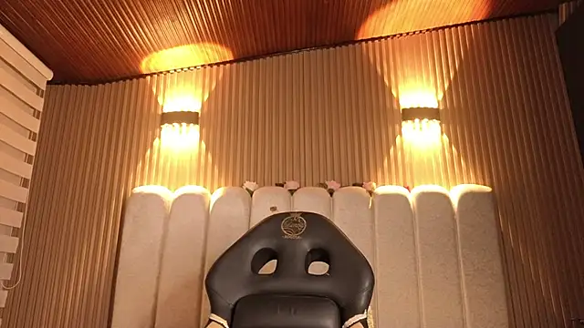 Melannyy V online show from 13, 4, 2026