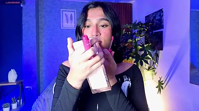 Zoee Kiss  online show from 25, 6, 2026