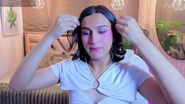 Zoee Kiss  online show from 17, 7, 2026