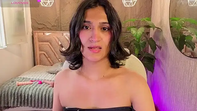 Zoee Kiss  online show from 19, 7, 2026