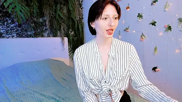 Kira  Cutie online show from 24, 6, 2026