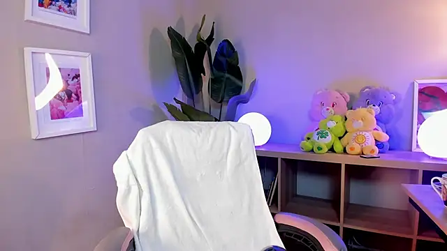  EmilyRouge  online show from 23, 3, 2026