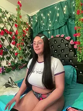 Snapshot of CristalZafiro chatting on 30, 3, 2026 CristalZafiro online show from 30, 3, 2026