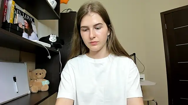 Snapshot of OhMyAlice chatting on 12, 6, 2026 OhMyAlice online show from 12, 6, 2026
