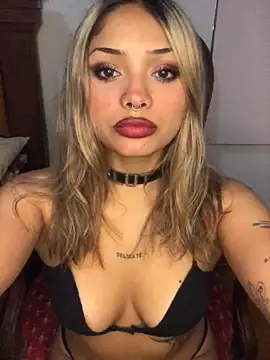 lolavixenn online show from 16, 4, 2026
