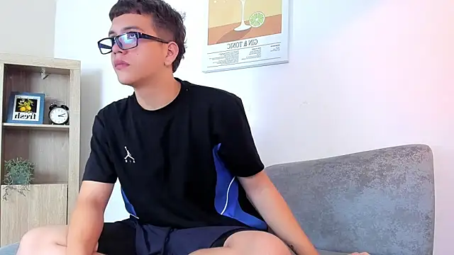 Snapshot of dennis_hills chatting on 25, 3, 2026 dennis hills online show from 25, 3, 2026