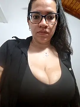 Gia-and-Lara online show from 24, 3, 2026