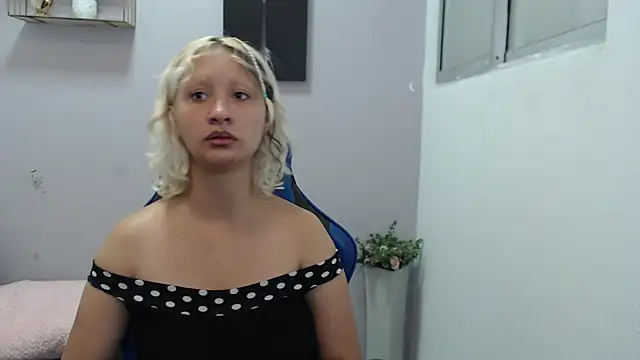 Snapshot of dafne_kim chatting on 25, 3, 2026 dafne kim online show from 25, 3, 2026