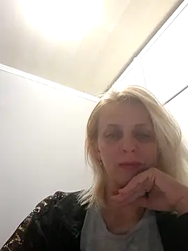MiaLove183 online show from 7, 5, 2026
